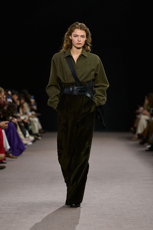 Max Mara Fall/Winter 2025 Fashion Show - Moss Green Look with Wool Felt Skirt, Crossbody Bag and Wide Trousers.